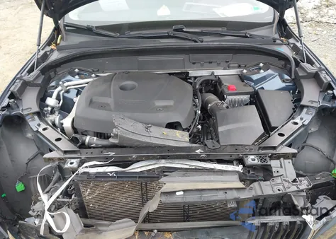 2021 Volvo Xc60 T5 Momentum z USA, uszkodzony, nr VIN YV4102RK6M1861653